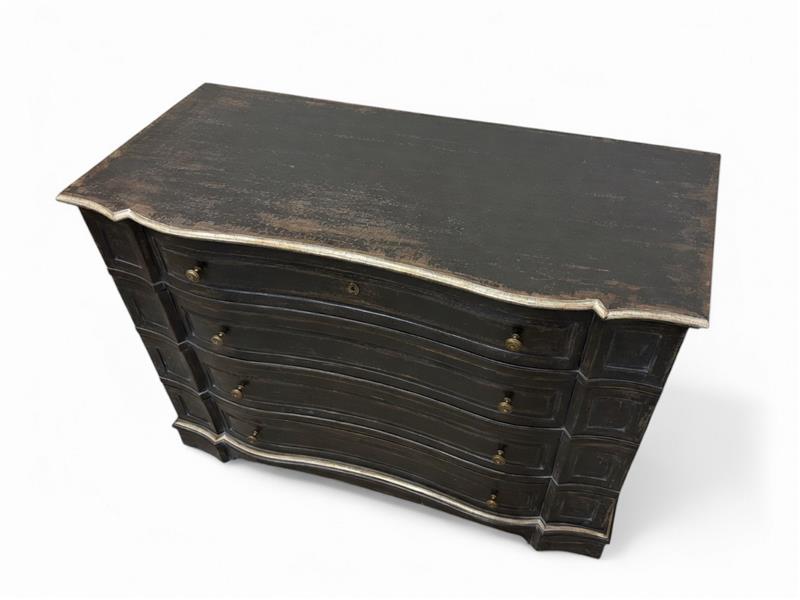 SERPENTINE CHEST