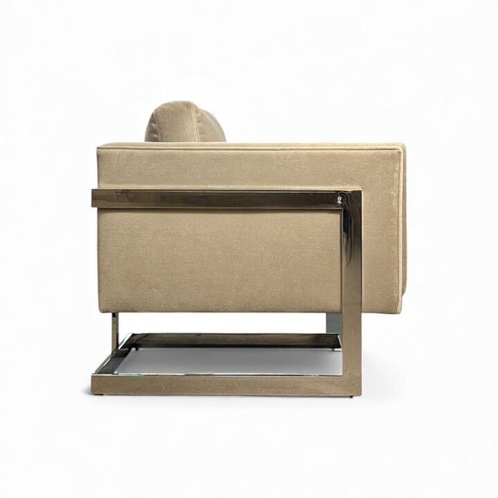 CLASSIC LOUNGE CHAIR