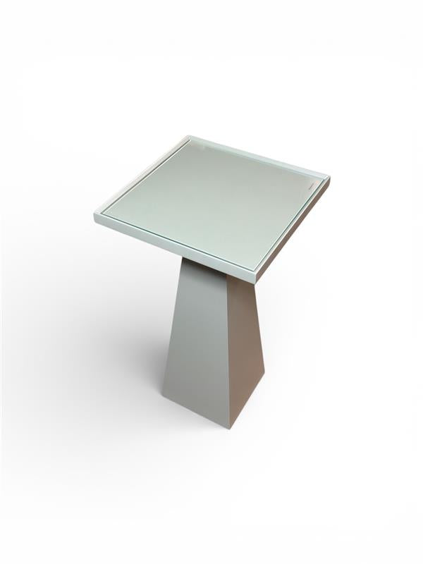 BEVELED SPOT TABLE