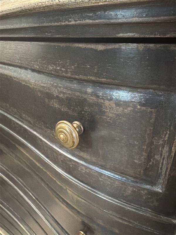 SERPENTINE CHEST