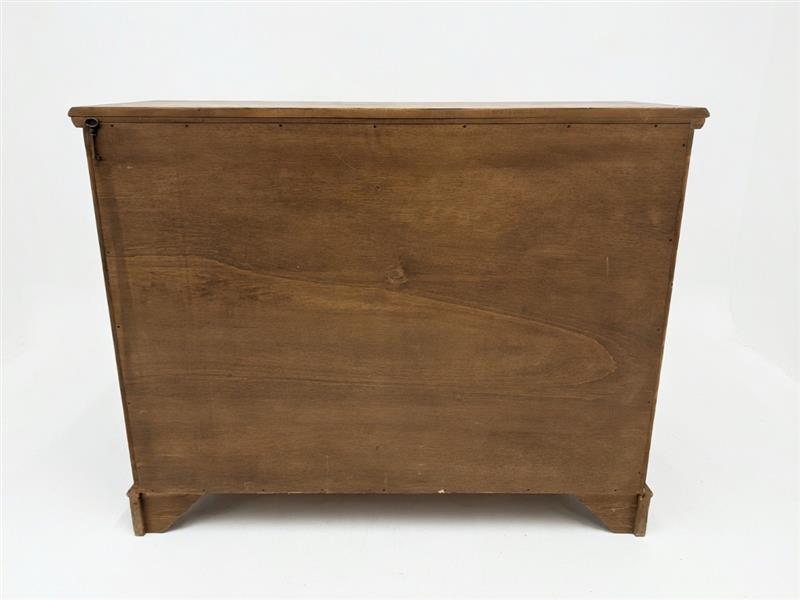 SERPENTINE CHEST