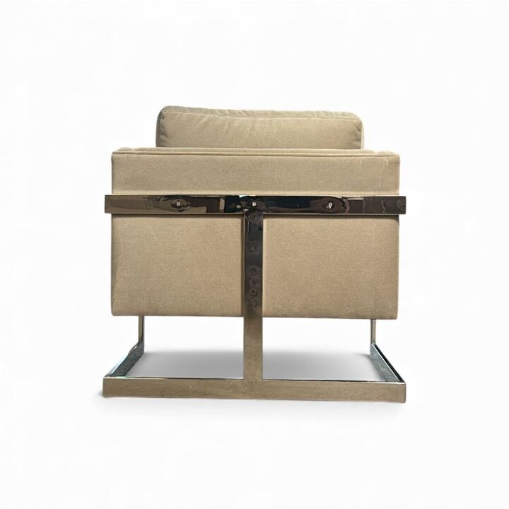 CLASSIC LOUNGE CHAIR